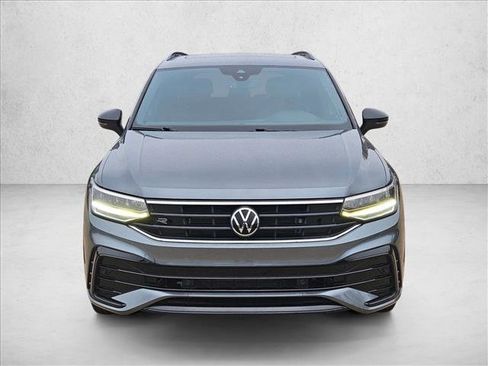 Used 2023 Volkswagen Tiguan SE R-Line image 2