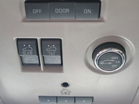 Used 2017 Chevrolet Suburban LT image 36