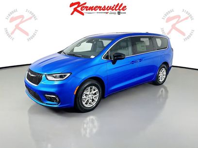 New 2026 Chrysler Pacifica Select