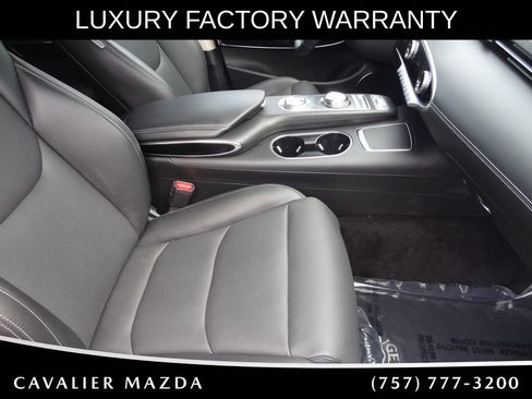 Used 2025 Genesis GV70 2.5T AWD/4WD image 18