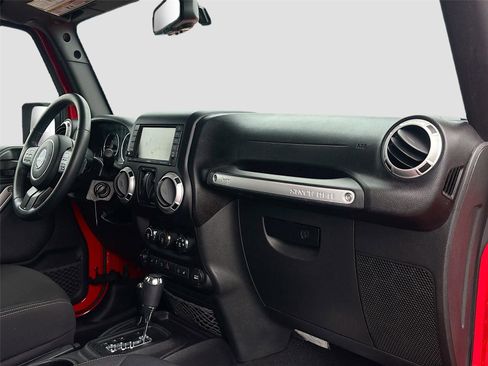 Used 2015 Jeep Wrangler Sahara w/ Connectivity Group AWD/4WD image 25