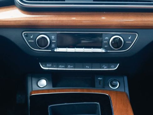 Used 2022 Audi Q5 2.0T Premium image 27