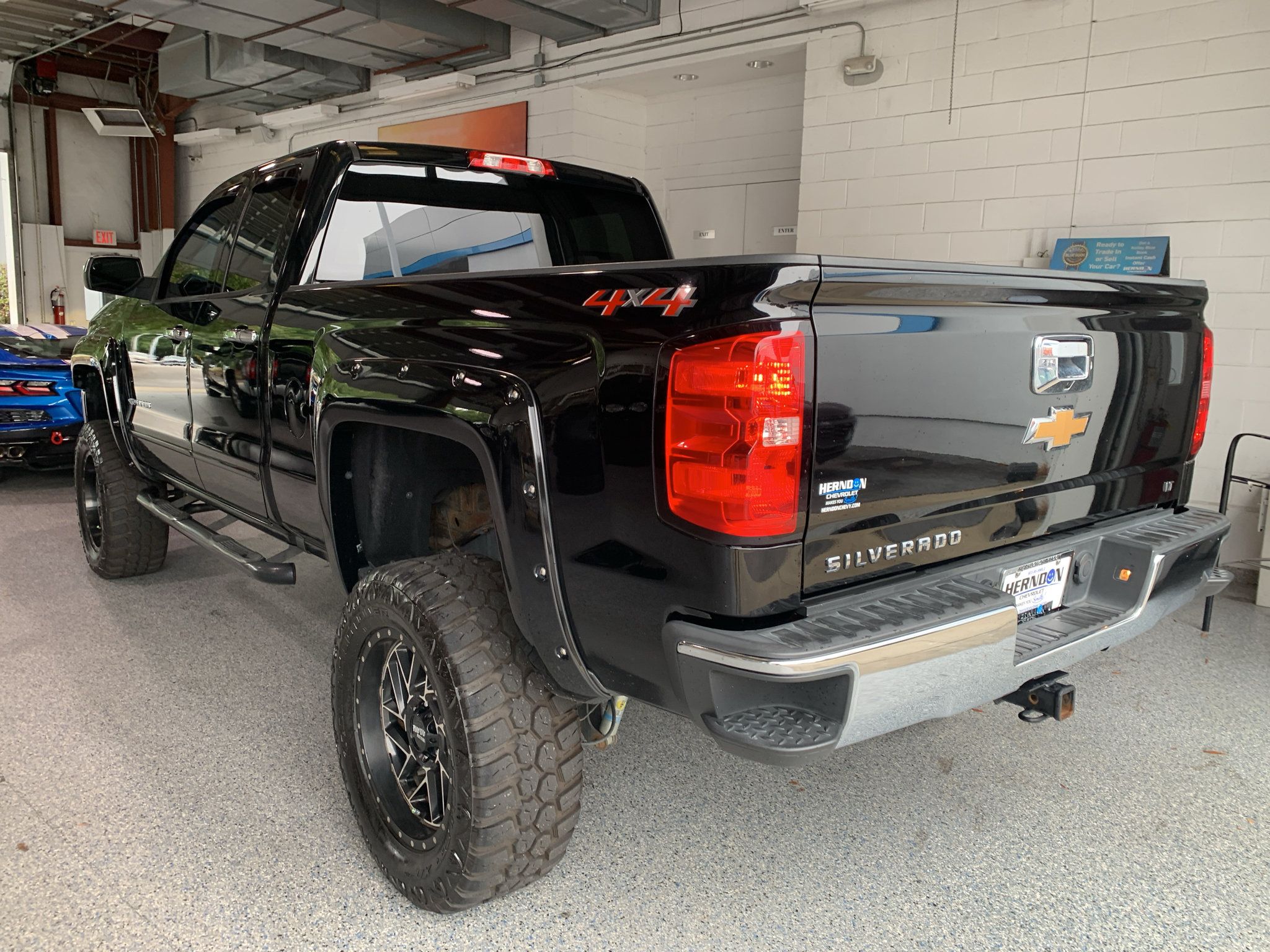 Used 2018 Chevrolet Silverado 1500 LT AWD/4WD image 7