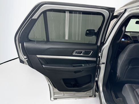 Used 2017 Ford Explorer XLT w/ Equipment Group 201A image 24