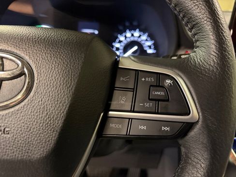 Certified 2024 Toyota Sienna XLE FWD image 23