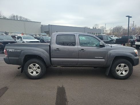 Used 2014 Toyota Tacoma TRD Sport w/ TRD Sport Package image 9