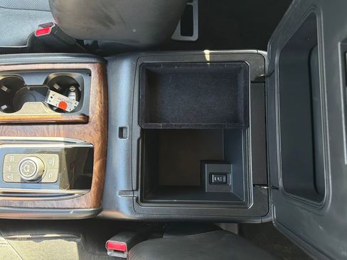 Used 2024 Nissan Armada SL image 29