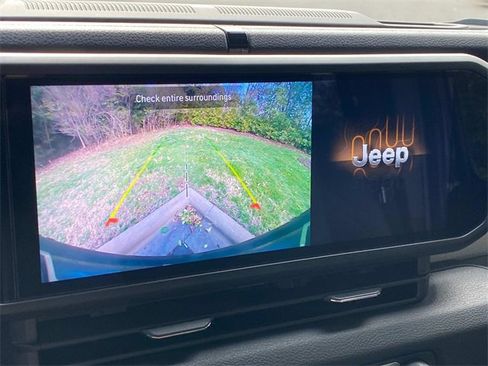 Used 2024 Jeep Wrangler Unlimited image 25