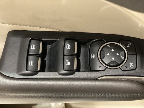 Used 2017 Lincoln MKC Premiere image 16