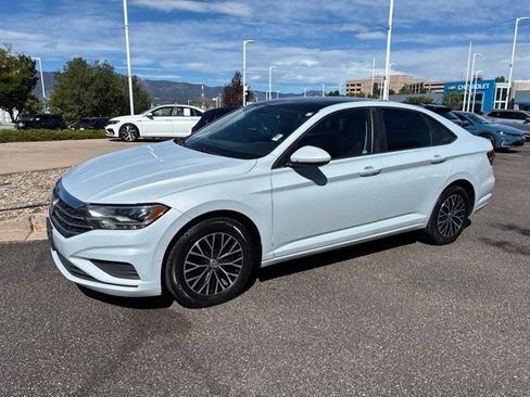 Used 2019 Volkswagen Jetta SE FWD image 3