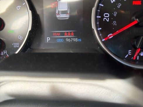 Used 2020 Toyota RAV4 XLE Premium image 7