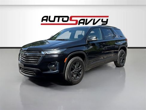 Used 2023 Chevrolet Traverse LT w/ Midnight/Sport Edition image 3