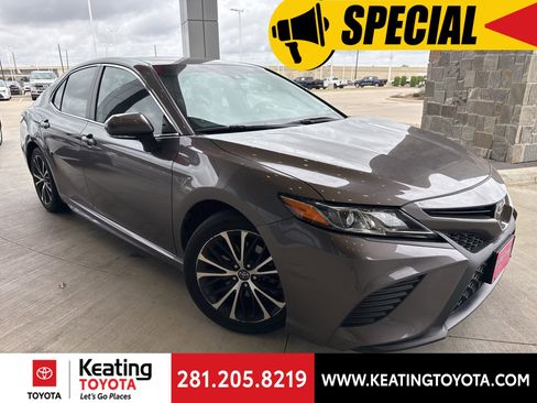 Used 2020 Toyota Camry SE w/ Convenience Package image 1