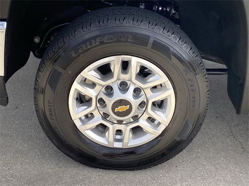 Used 2024 Chevrolet Silverado 2500 LT image 21
