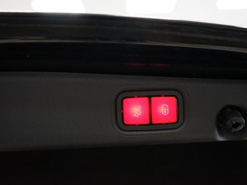 Used 2019 Mercedes-Benz E 300 4MATIC image 55