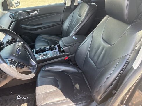 Used 2019 Ford Edge Titanium FWD image 5