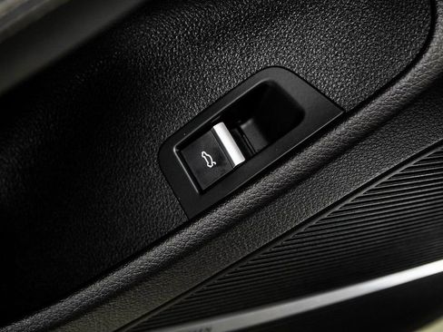 Used 2023 Audi Q8 Prestige image 46