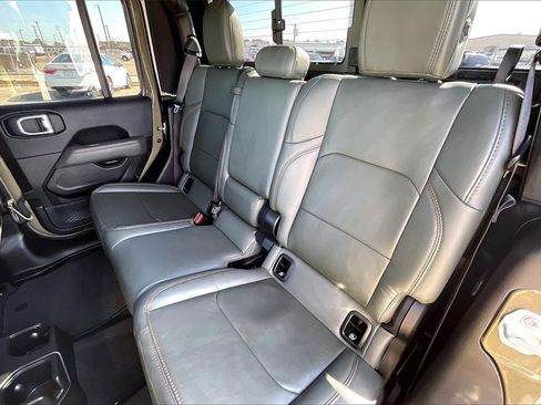 Used 2025 Jeep Gladiator Mojave image 19