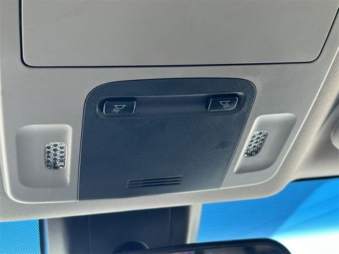 Used 2018 Toyota Camry SE image 17