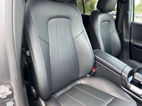 Used 2022 Mercedes-Benz GLB 250 image 25