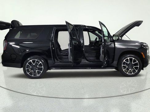 New 2026 Chevrolet Suburban RST w/ Comfort Package AWD/4WD image 15