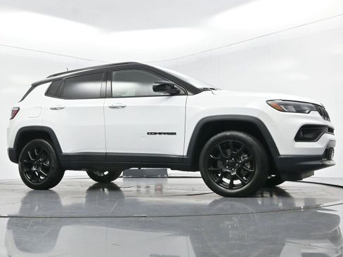 Used 2023 Jeep Compass Latitude AWD/4WD image 41