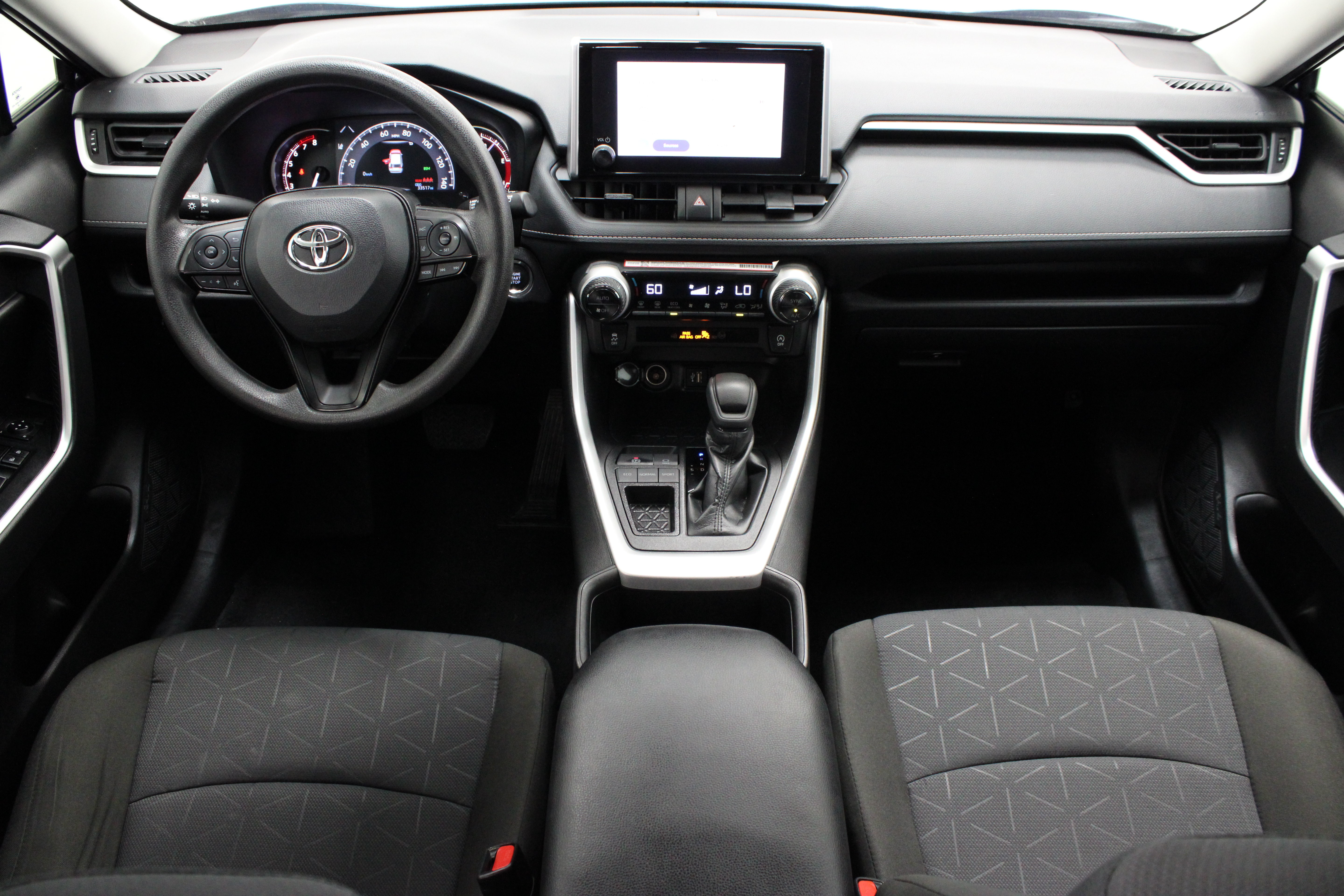 Used 2025 Toyota RAV4 XLE FWD image 29