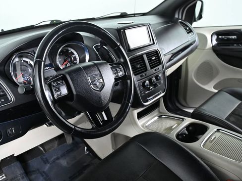 Used 2019 Dodge Grand Caravan SXT image 11