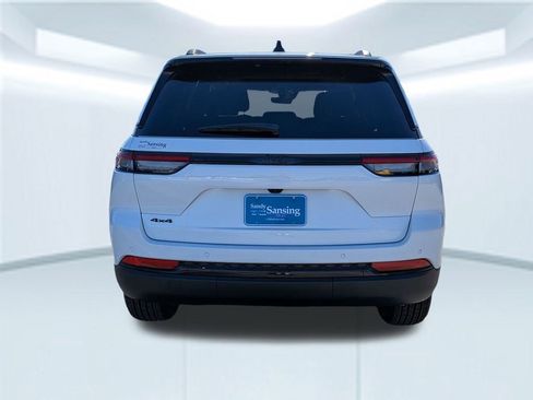 New 2025 Jeep Grand Cherokee Altitude image 6