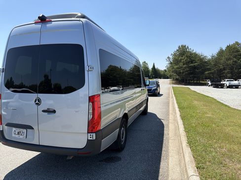 Used 2025 Mercedes-Benz Sprinter 2500 image 9