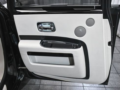 Used 2018 Rolls-Royce Ghost RWD image 14
