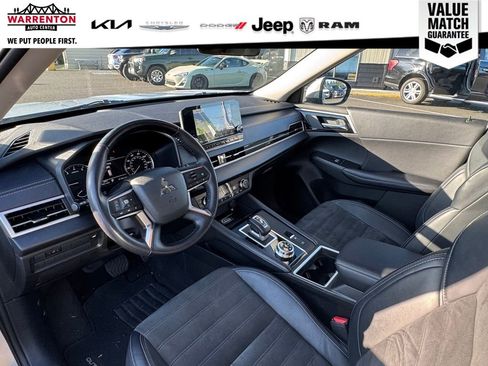 Used 2024 Mitsubishi Outlander SE image 14