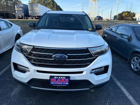 Used 2023 Ford Explorer XLT w/ Equipment Group 202A image 8