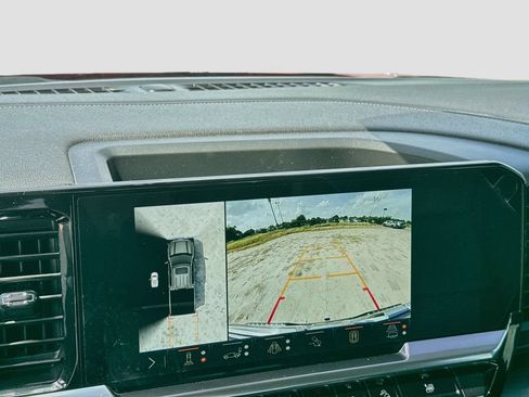 Used 2024 GMC Sierra 1500 SLT AWD/4WD image 18