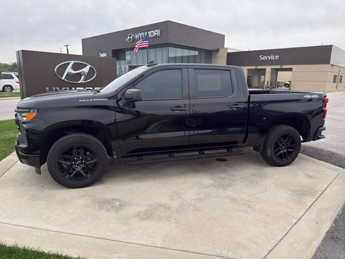 Used 2023 Chevrolet Silverado 1500 Custom AWD/4WD image 2