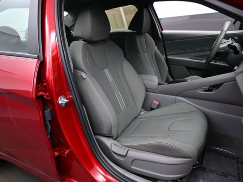 Certified 2025 Hyundai Elantra Sport FWD image 13