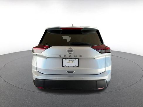 Used 2025 Nissan Rogue SV image 12