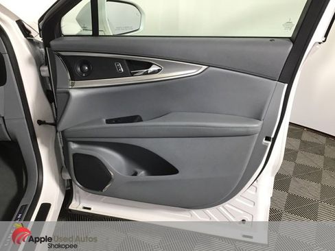 Used 2019 Lincoln Nautilus Reserve image 23