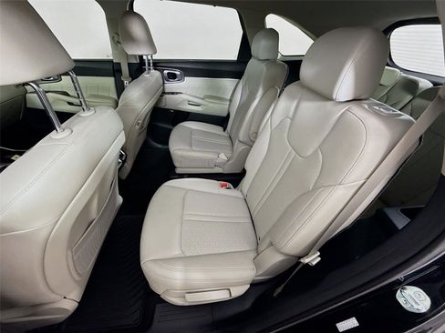 Used 2023 Kia Sorento SX Prestige image 20