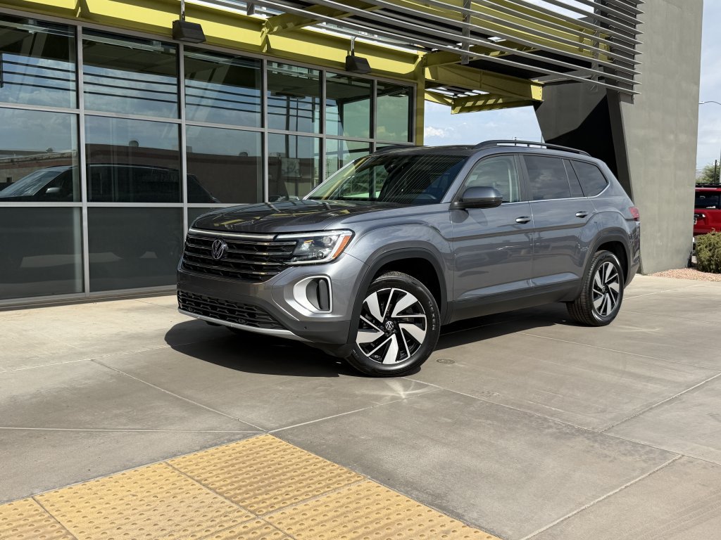 Used 2024 Volkswagen Atlas SE w/ Panoramic Sunroof Package FWD image 1