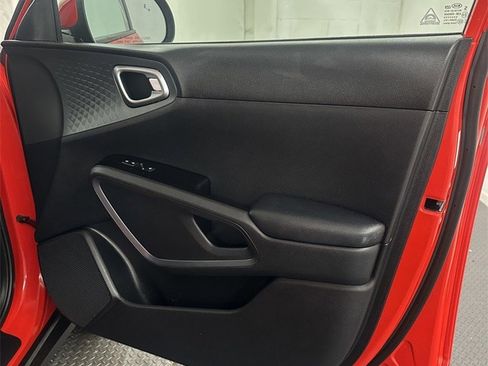 Used 2020 Kia Soul S image 29