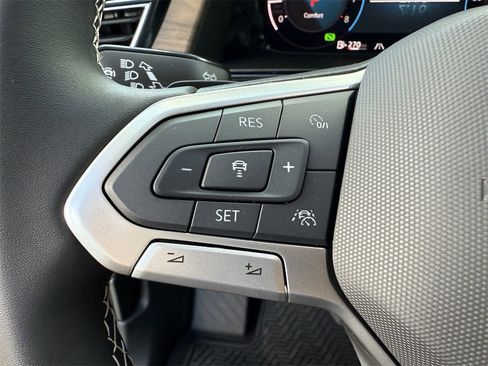 New 2026 Volkswagen Atlas SE image 16