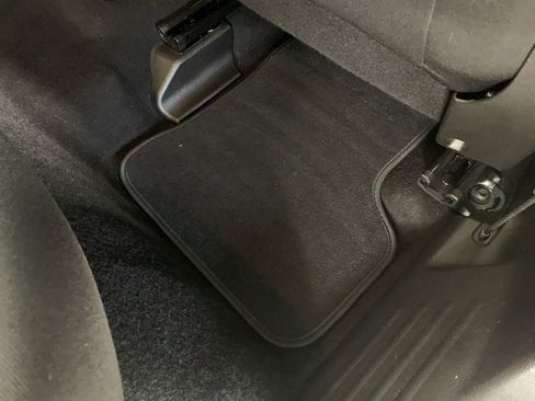 Used 2018 Jeep Renegade Latitude image 23