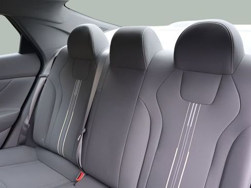 Used 2023 Hyundai Elantra SEL w/ Cargo Package FWD image 15