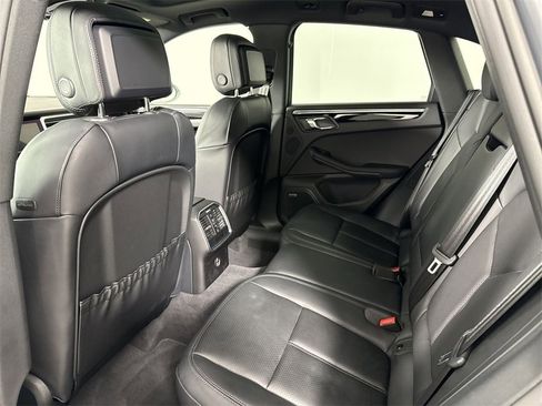 Certified 2025 Porsche Macan image 26