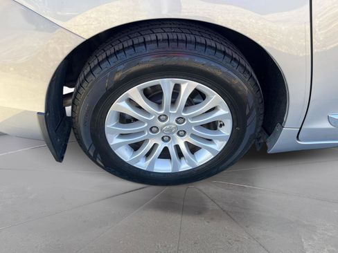 Used 2015 Toyota Sienna XLE image 9