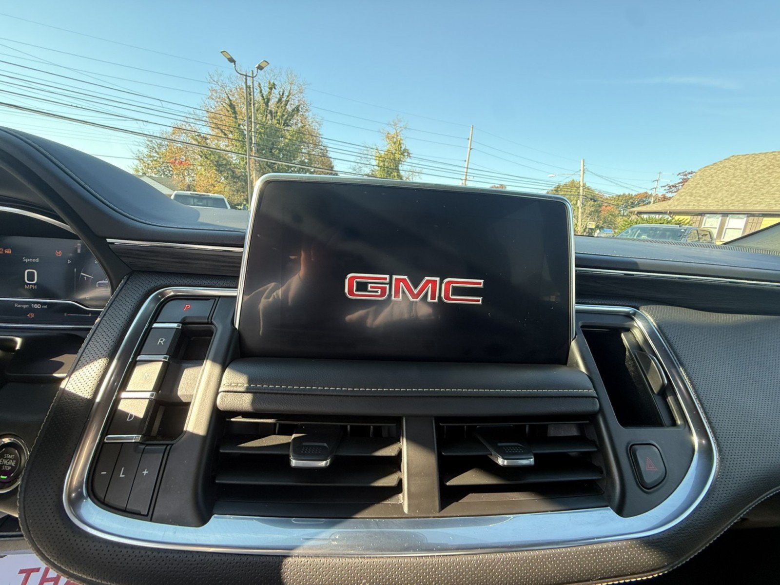 Used 2023 GMC Yukon SLT AWD/4WD image 12