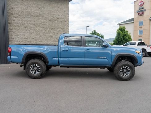 Used 2019 Toyota Tacoma TRD Off-Road w/ Technology Package AWD/4WD image 8