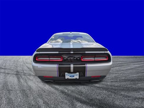 Used 2017 Dodge Challenger SXT RWD image 5