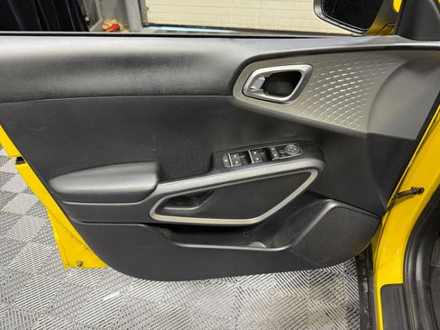 Used 2020 Kia Soul LX image 13